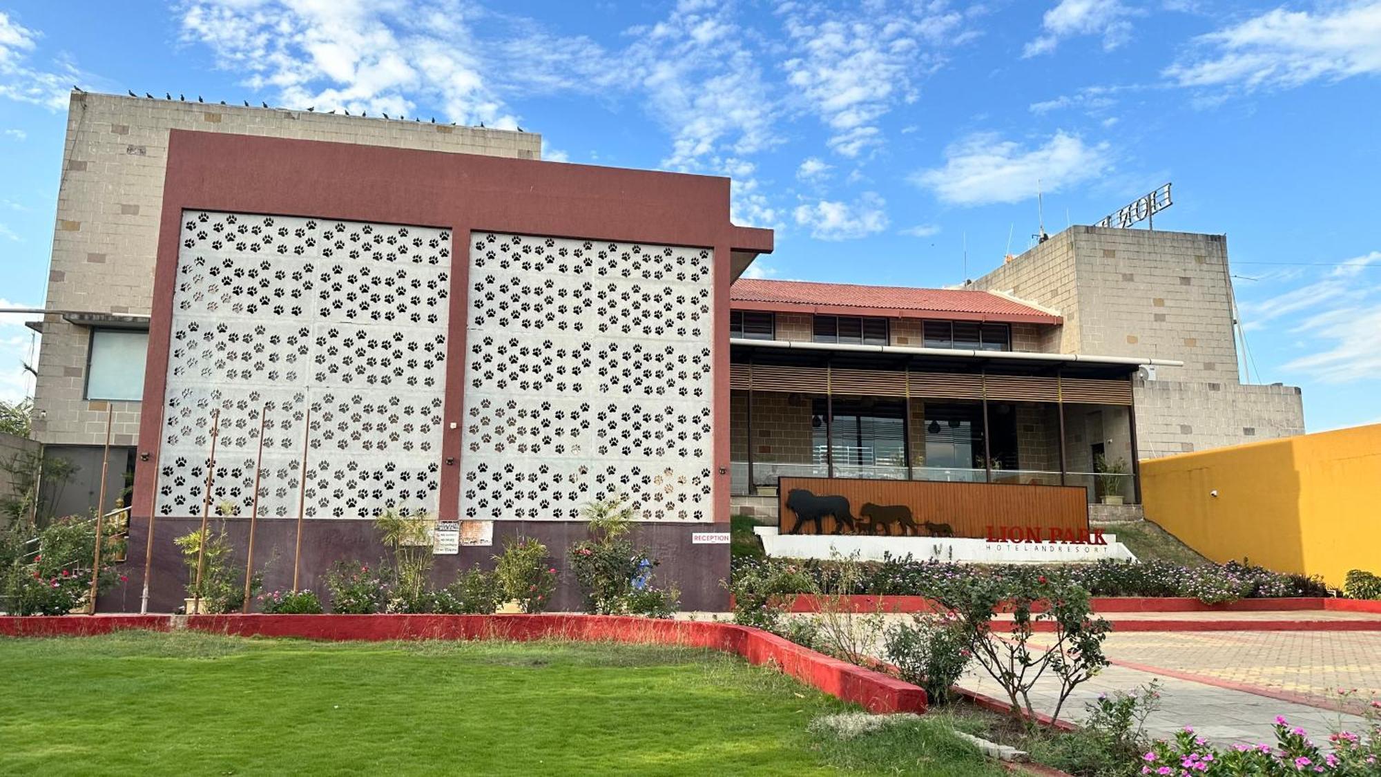 Lion Park Hotel & Resorts Sasan Gir Bagian luar foto