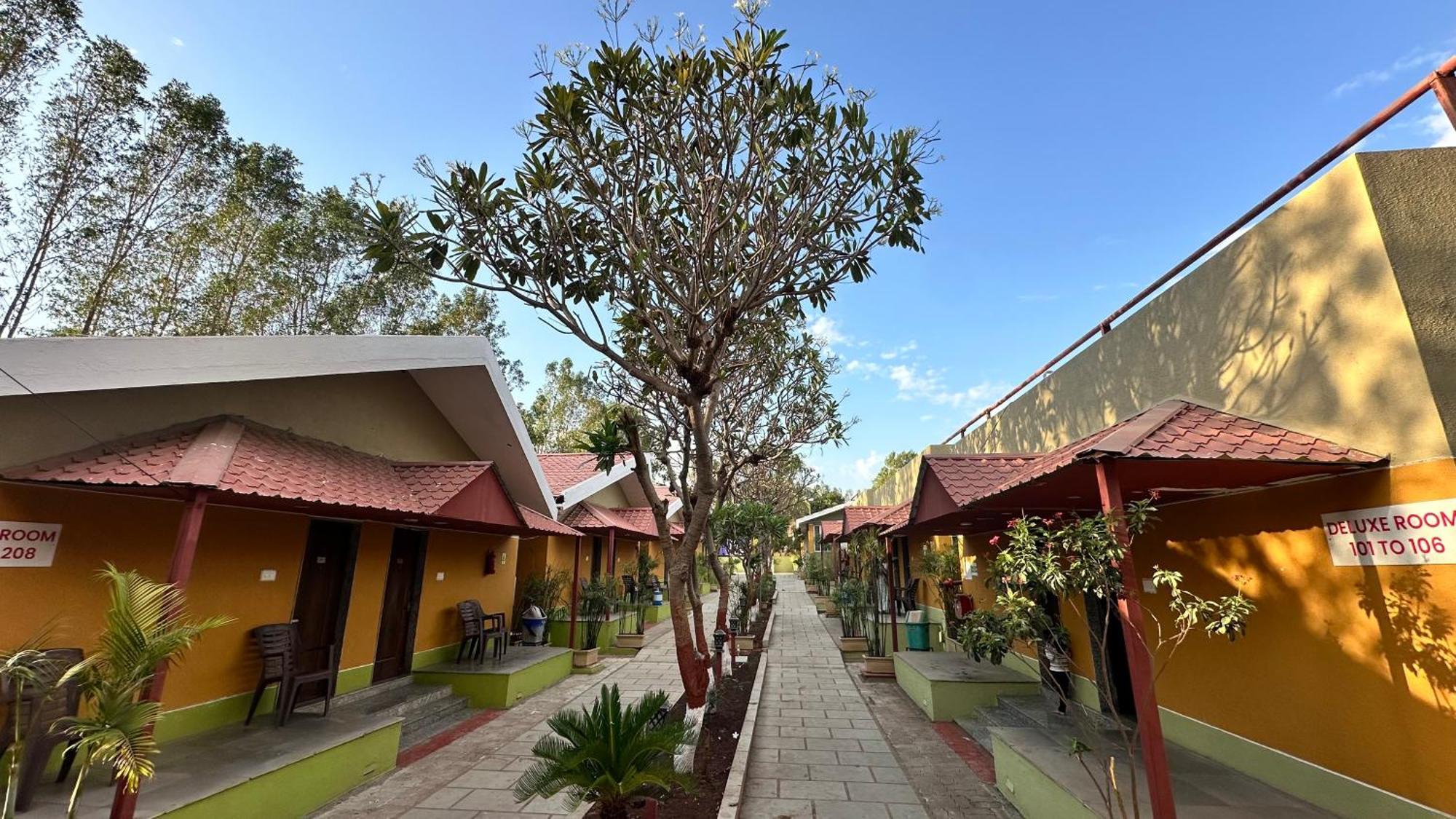 Lion Park Hotel & Resorts Sasan Gir Bagian luar foto