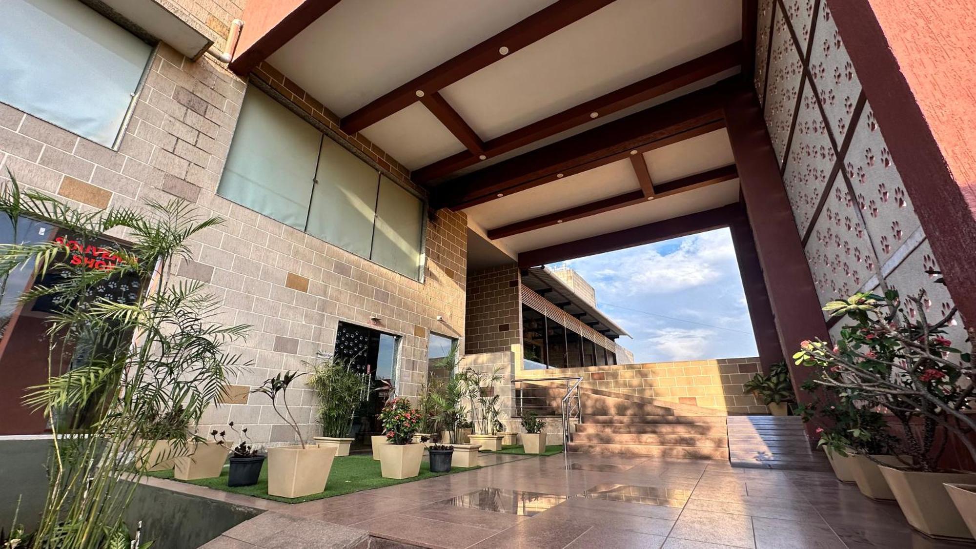 Lion Park Hotel & Resorts Sasan Gir Bagian luar foto